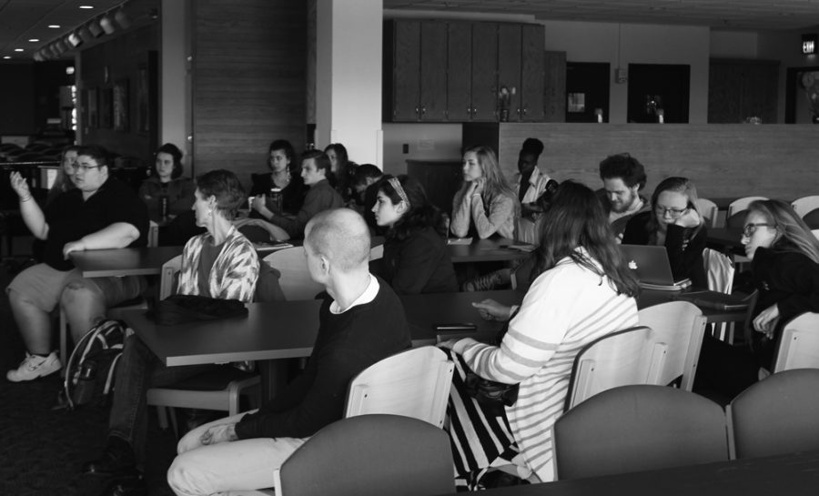 Attendees+engage+in+discussion+after+hearing+Medical+Anthropologist+and+Adjunct+Assistant+Professor+of+Medicine+at+Brown+University+Jennifer+Carroll%27s+lecture.