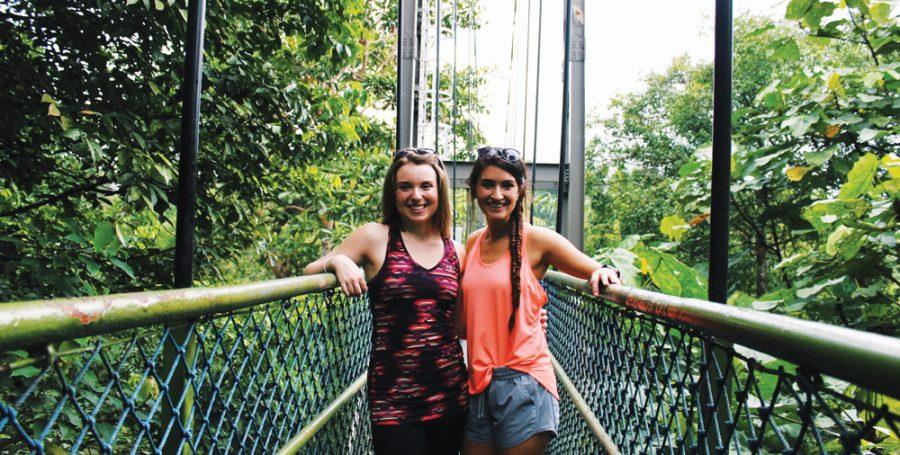 Jenna+Lemieux+%28%E2%80%9817%29+and+Mollie+Mickelson+%28%E2%80%9817%29+in+Singapore.++++++++