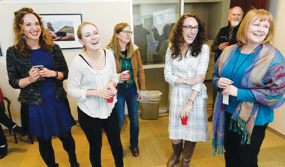 The+Pulitzer+Prize+winning+Salt+Lake+Tribune+team+including+alum+Erin+Alberty+%28%E2%80%9801%29+%5Bcenter+back%5D.