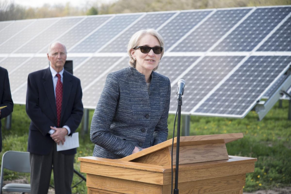 President+Carlson+speaks+at+the+dedication+of+the+solar+panel+fields+April+2016.+