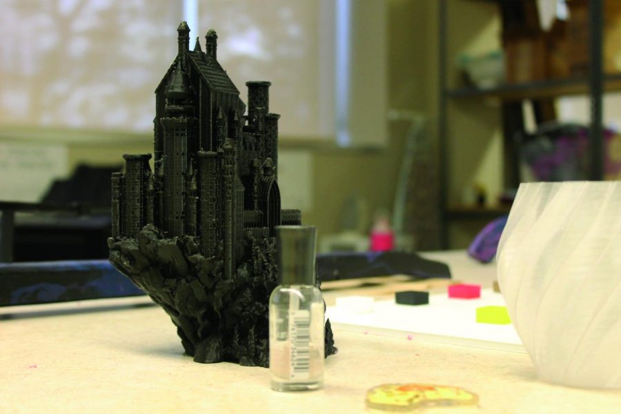 A+3D+printed+model+of+Harry+Potter%E2%80%99s+Hogwarts+in+the+Luther+College+makerspace.
