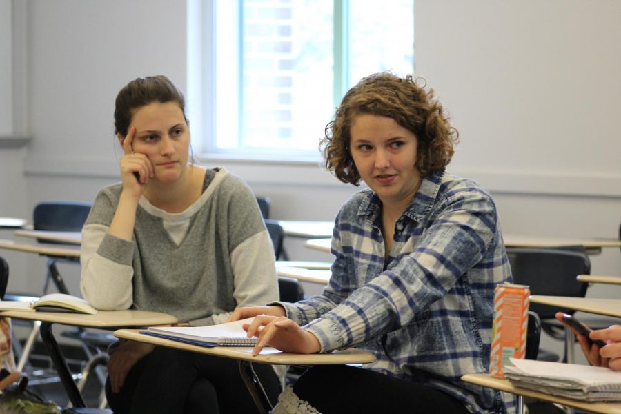Anna+Becker+%28%2719%29+and+Gillian+Allison+%28%2721%29+engage+in+discussion+during+the+fall+introduction+to+Women+and+Gender+Studies+course.