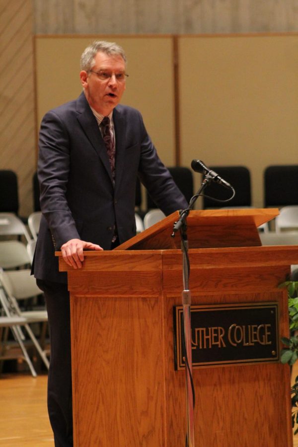 Dr.+Brad+Gregory+from+the+University+of+Notre+Dame+delivers+the+plenary+address+at+the+symposium.+