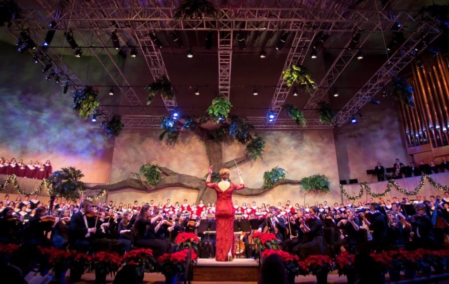 The+backdrop+of+this+year%27s+Christmas+at+Luther.