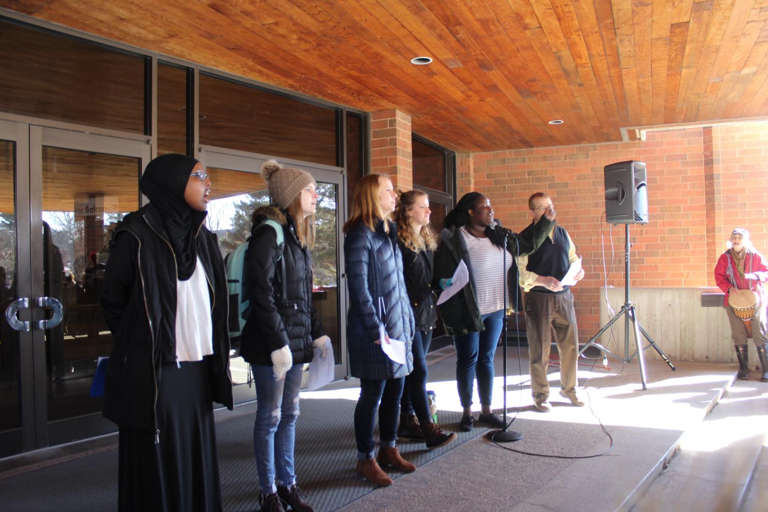 Asha Aden (‘20), Katie Moon (‘19), Forrest Schrader (‘18), Johanna Beaupre (‘18), Janet Irakunda (‘19), and College Pastor Mike Blair lead attendees in song, talk and prayer.