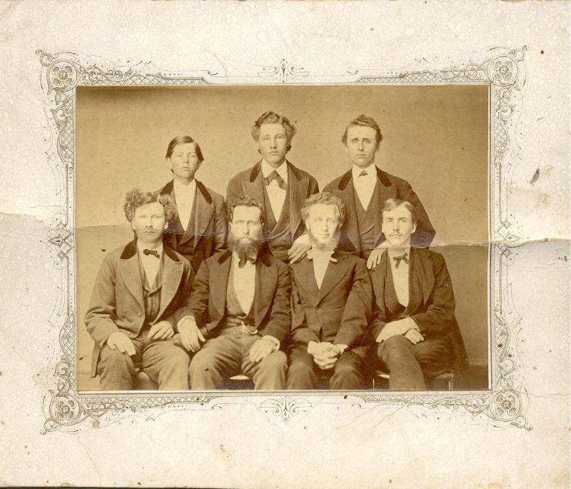 Archived+photo+of+early+Luther+students.