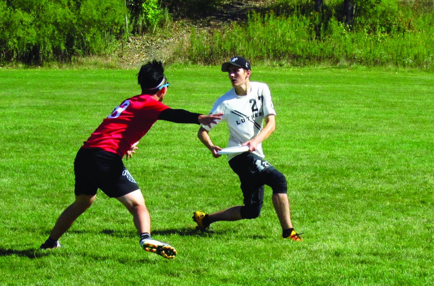 Owen Schleif (‘18) looks for a cutter in a tournament last fall.