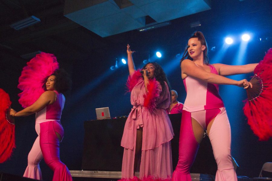 Lizzo+made+two+grand+entrances+during+her+concert+on+Friday%2C+Sept.+28+after+her+music+did+not+start+at+the+proper+time+for+the+first+entrance.
