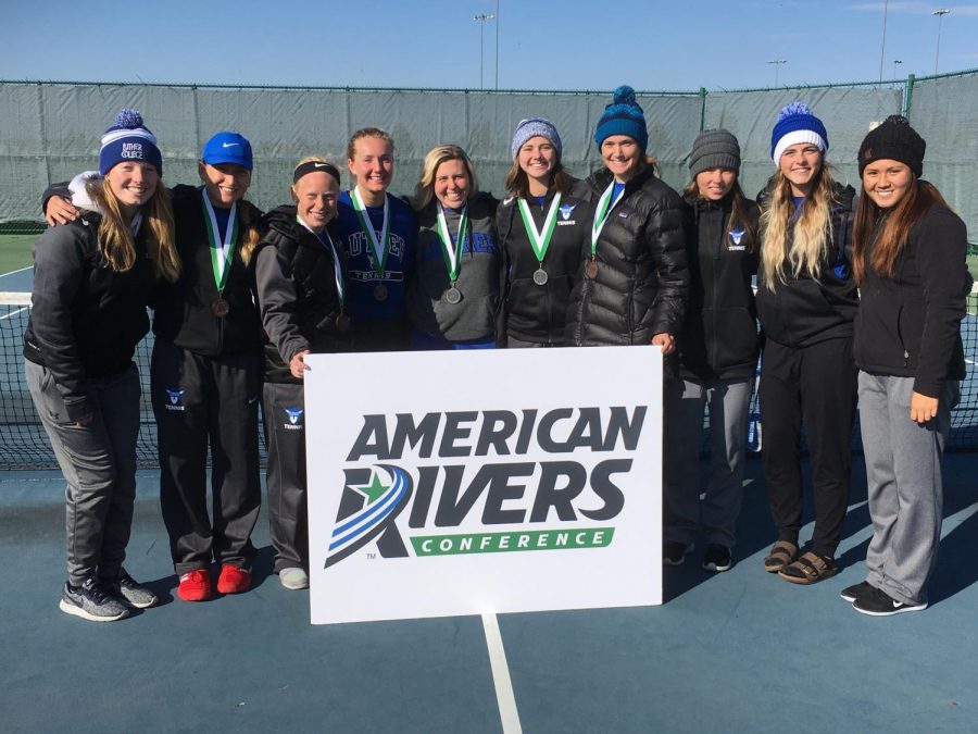 Luther+Women%27s+Tennis+team+celebrates+a+successful+end+to+their+fall+season.+