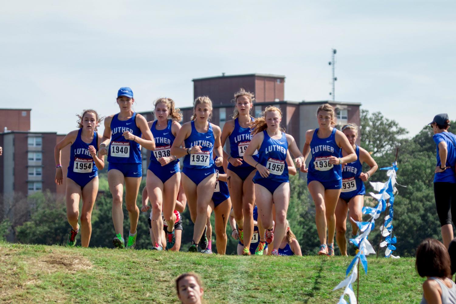 Amelia Morrow (‘22), Ananda Easley (‘19), Martel DenHartog (‘19), Emmy Buntrock (‘20), and Grace Herber (‘22), compete at the 46th All-American meet at Luther on Sept. 8.
