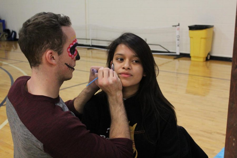 Colton++Schlines+%28%2721%29+provides+face+painting+for+Jasmin+Arias+%28%2721%29.