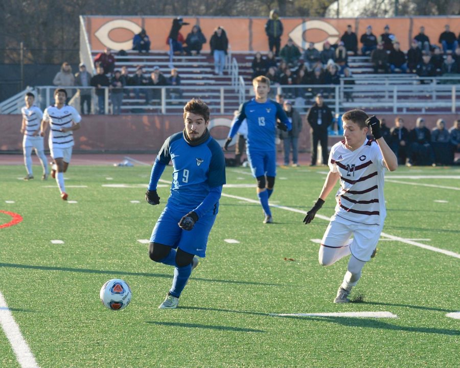 Brunno Colon (‘19) kicks the ball in the game against the University of Chicago.