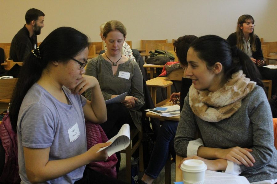 Noor+Bibi+%28%E2%80%9821%29+and+Nell+Himlie+%28%E2%80%9821%29+engage+in+a+discussion+during+the+Better+Angels+Workshop+on+Saturday%2C+Dec.+1.