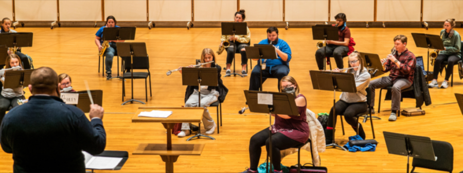 Professor Cory Near directs the Luther College Varsity band in a rehearsal. Members who do not play are masked-up as a COVID-19 safety precaution.
Photo courtesy of Photo Bureau