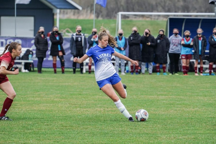 Megan Munger (‘23) passes the ball during a game against Coe College earlier this season. 