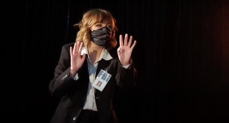 Lauren Fredrich (‘22) performs a scene in the virtual show. Ian Wreisner ('22) | Chips