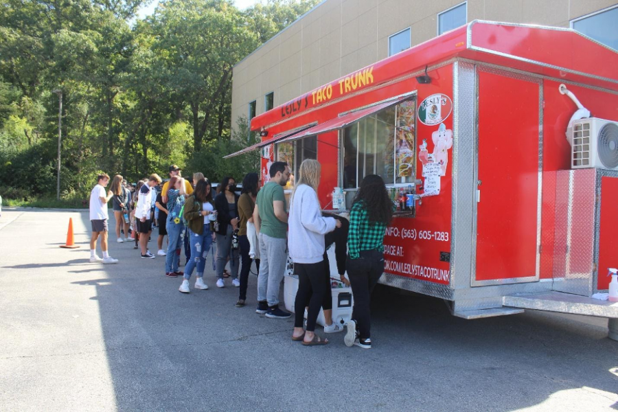 Students line up to get food from Lesly’s Taco Trunk, Photo Courtesy of Susmita Giri (’25), CHIPS
