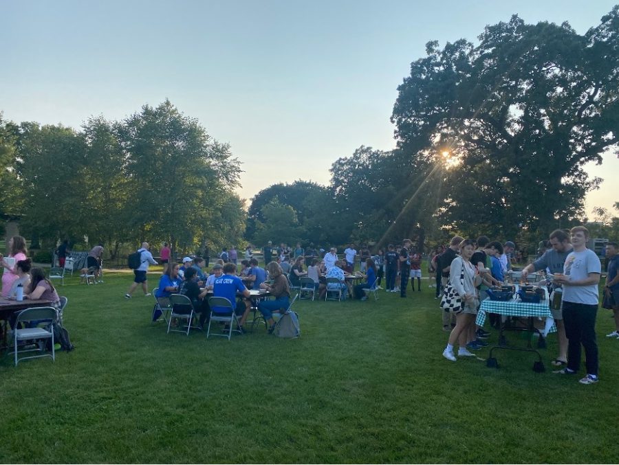 Luther students and community members enjoy the crawfish boil event, Tuesday, September 13, on Bentdahl Commons. Photo courtesy of Bao Ngyuen (‘26)
