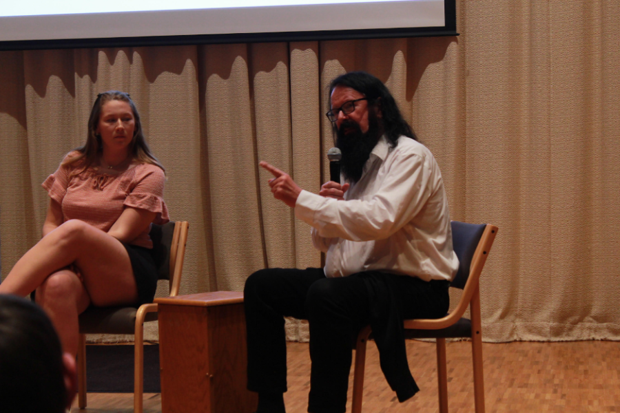 Hannah Hoffman (‘23) [left] and Dr. Steinar Bryn [right] discussed the current conflict between Serbia and Kosovo. Photo by Verena Mueller-Baltes (‘26).